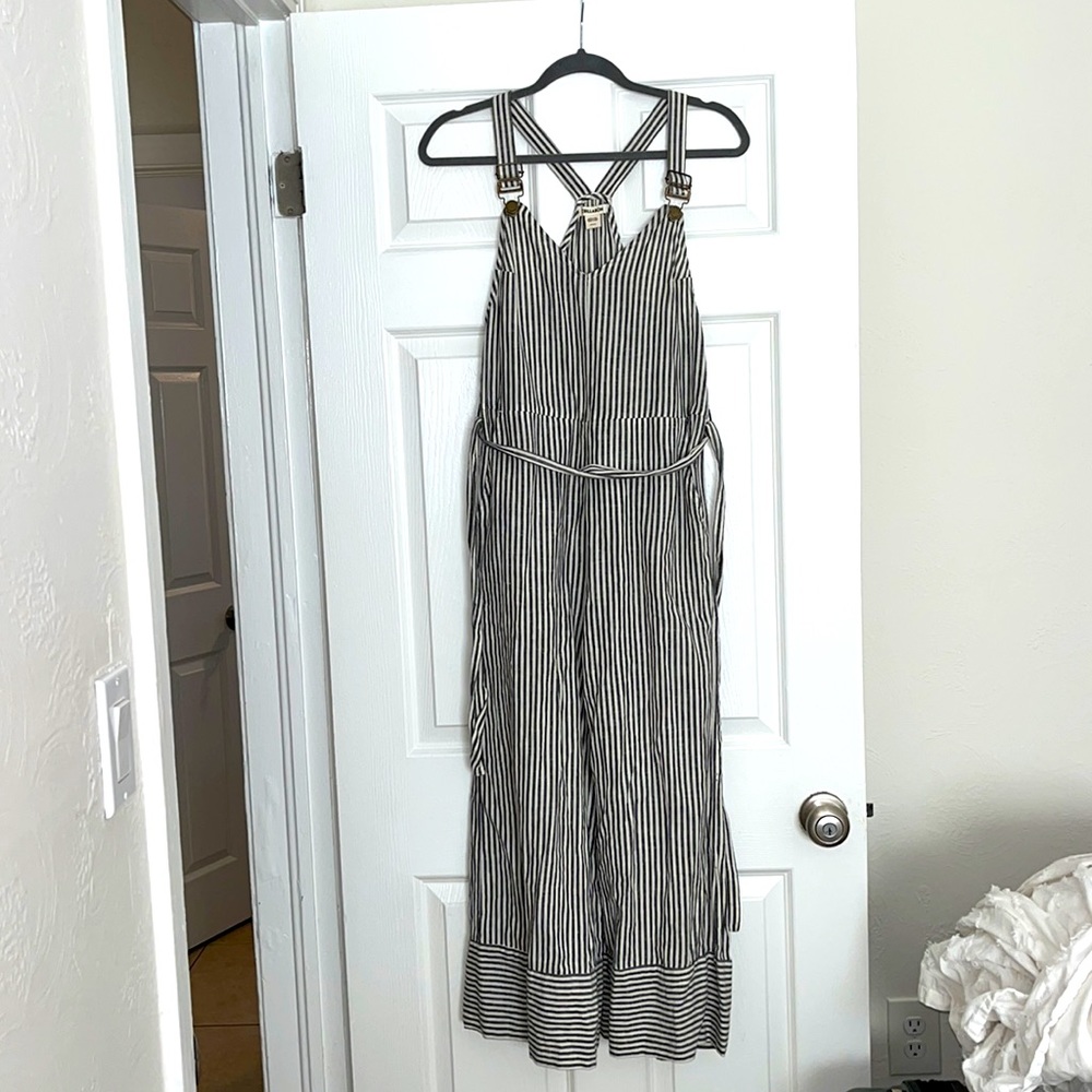BILLABONG striped jumpsuit barely worn medium